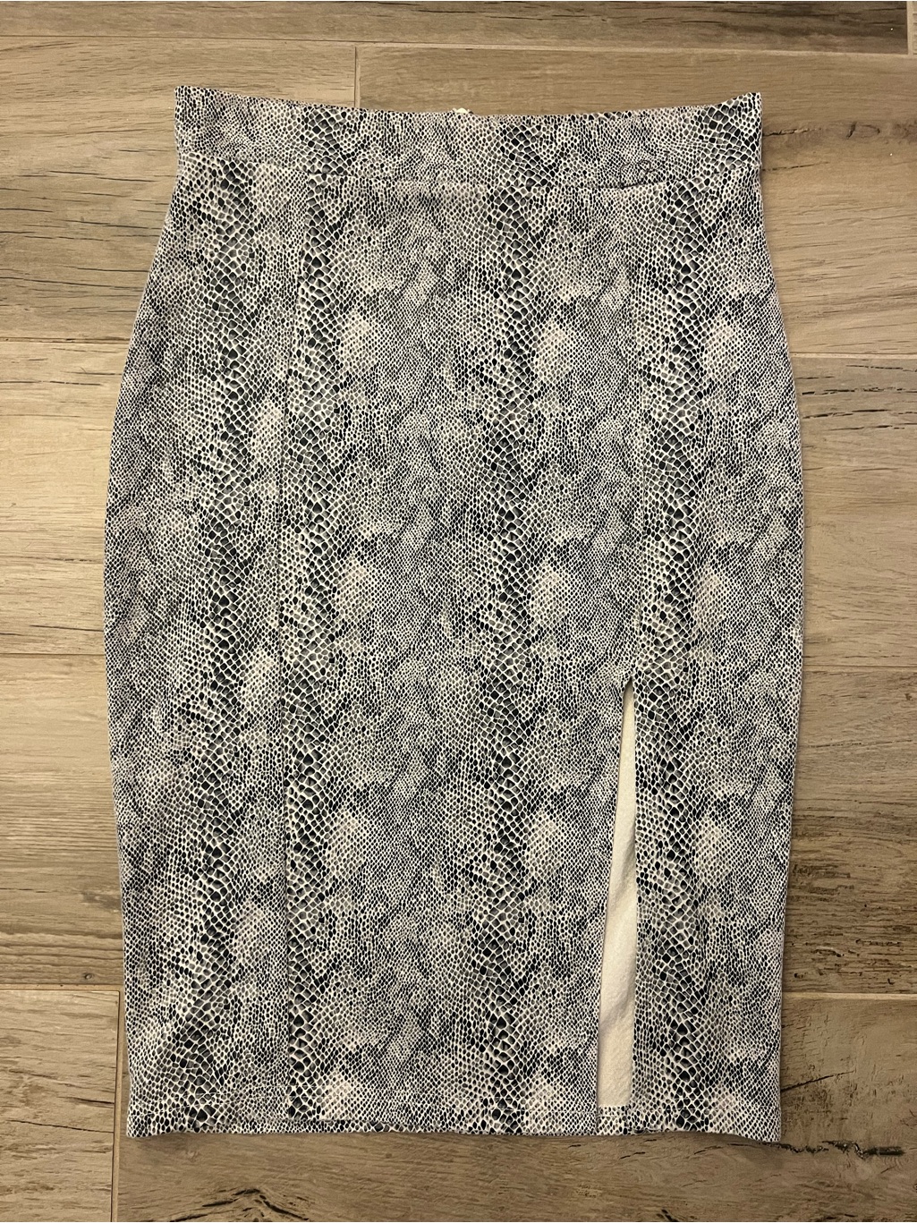 Snake-Print Pencil Skirt With Front Slit - Black & White